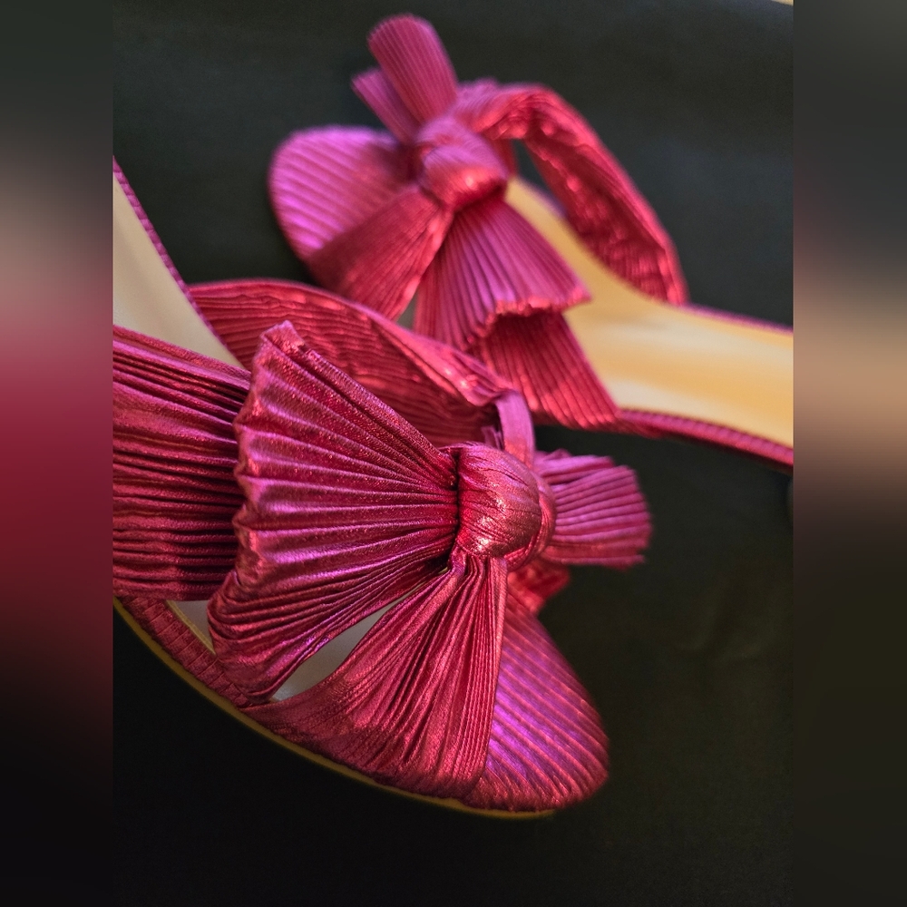 Bow Knot Chunky Heeled Sandal in Fuchsia
